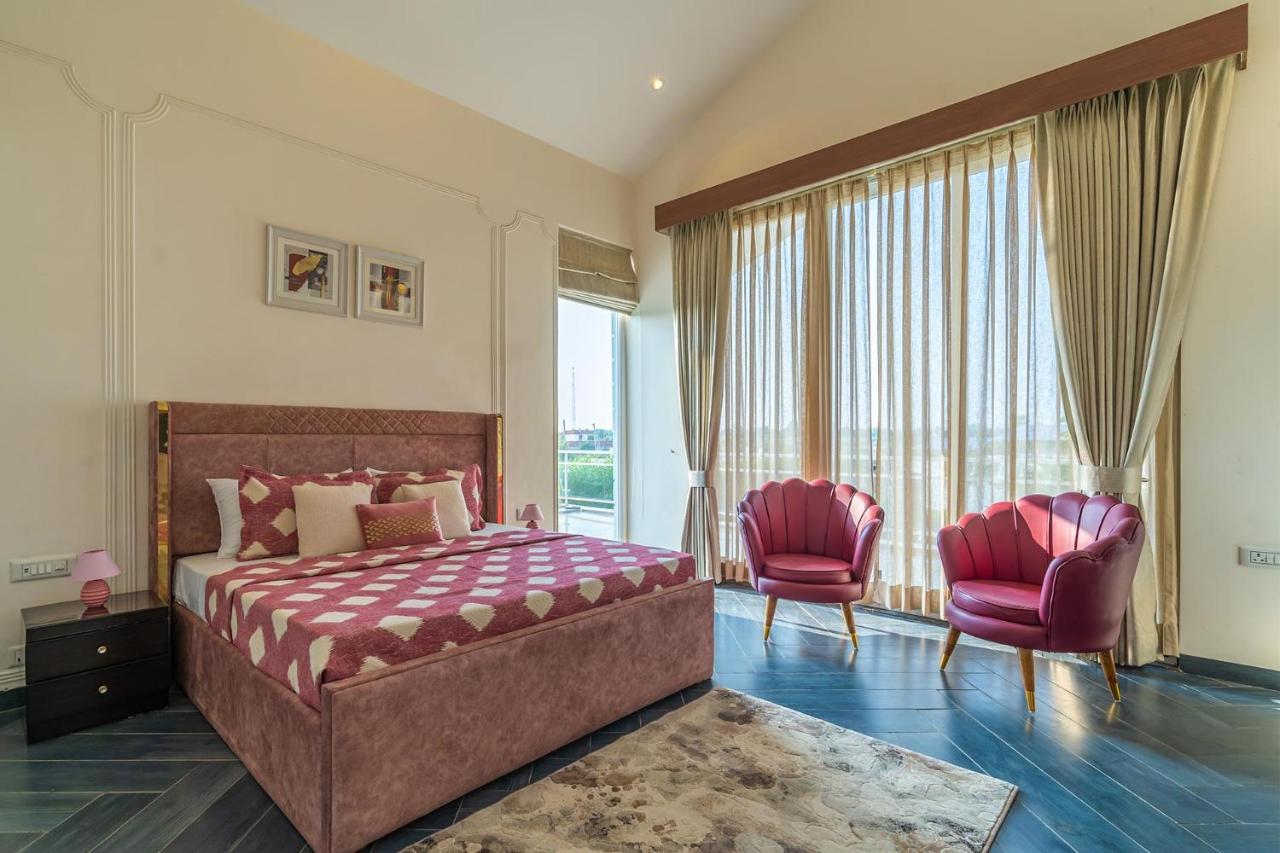Stayvista At Serenity Farms With Pool, Lawn, Bonfire & Bbq Sohna Экстерьер фото