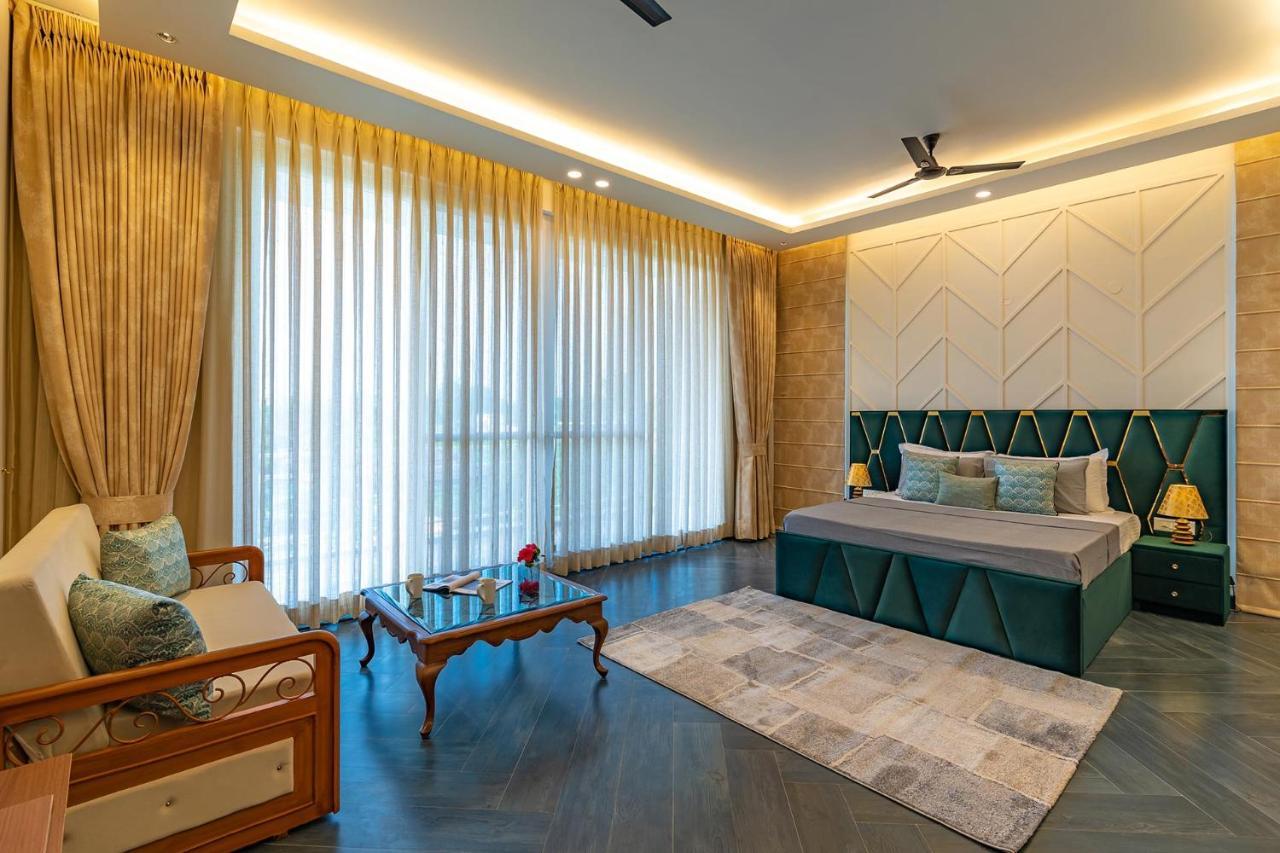 Stayvista At Serenity Farms With Pool, Lawn, Bonfire & Bbq Sohna Экстерьер фото